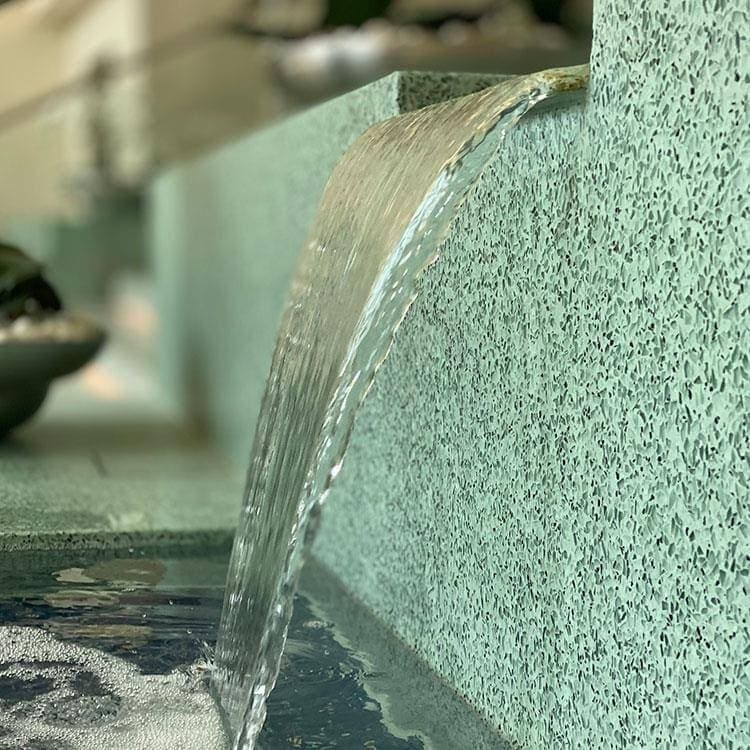 Terrazzo kaplı su öğesi